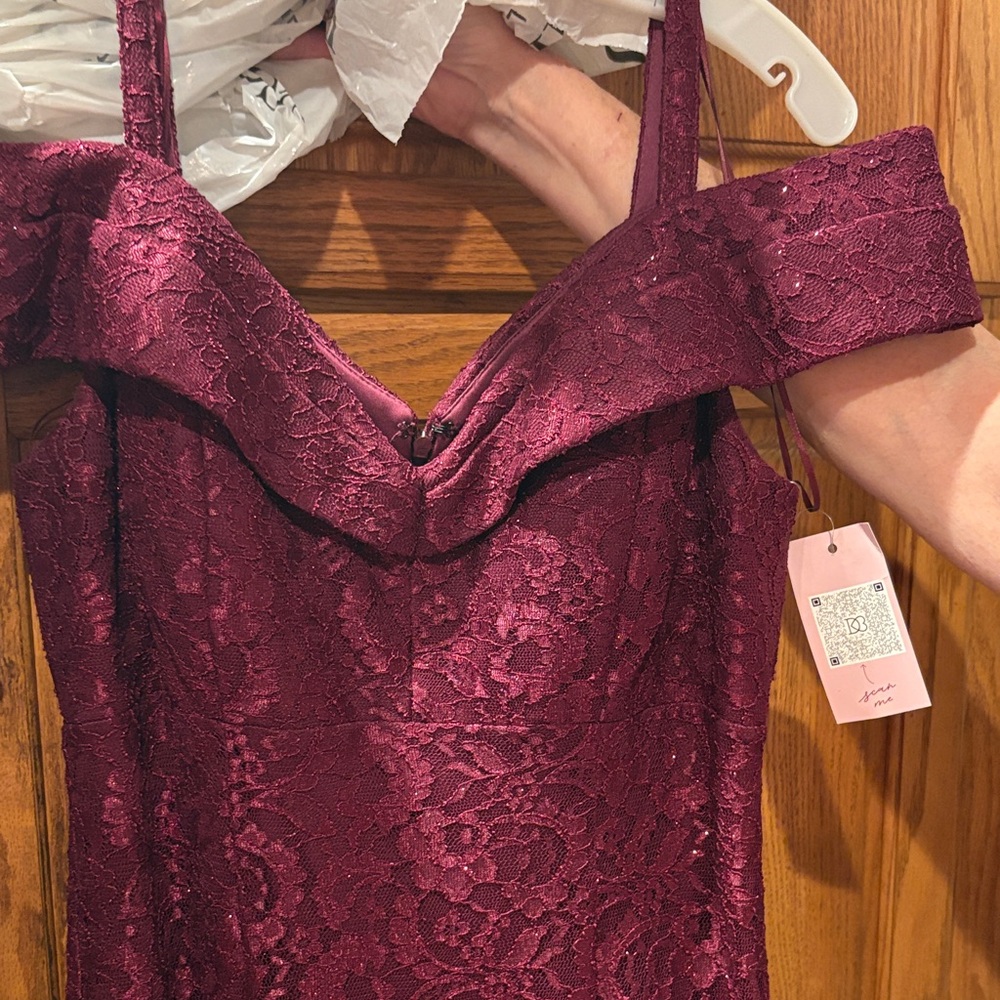 Elegant Off-Shoulder Lace Dress